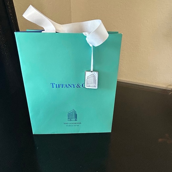 Tiffany & Co. Fifth Ave. Landmark Flagship VIP Shopping Bag Charm Collection. - Picture 1 of 8